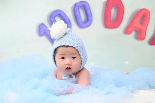 延安宝宝咬手指甲怎么回事